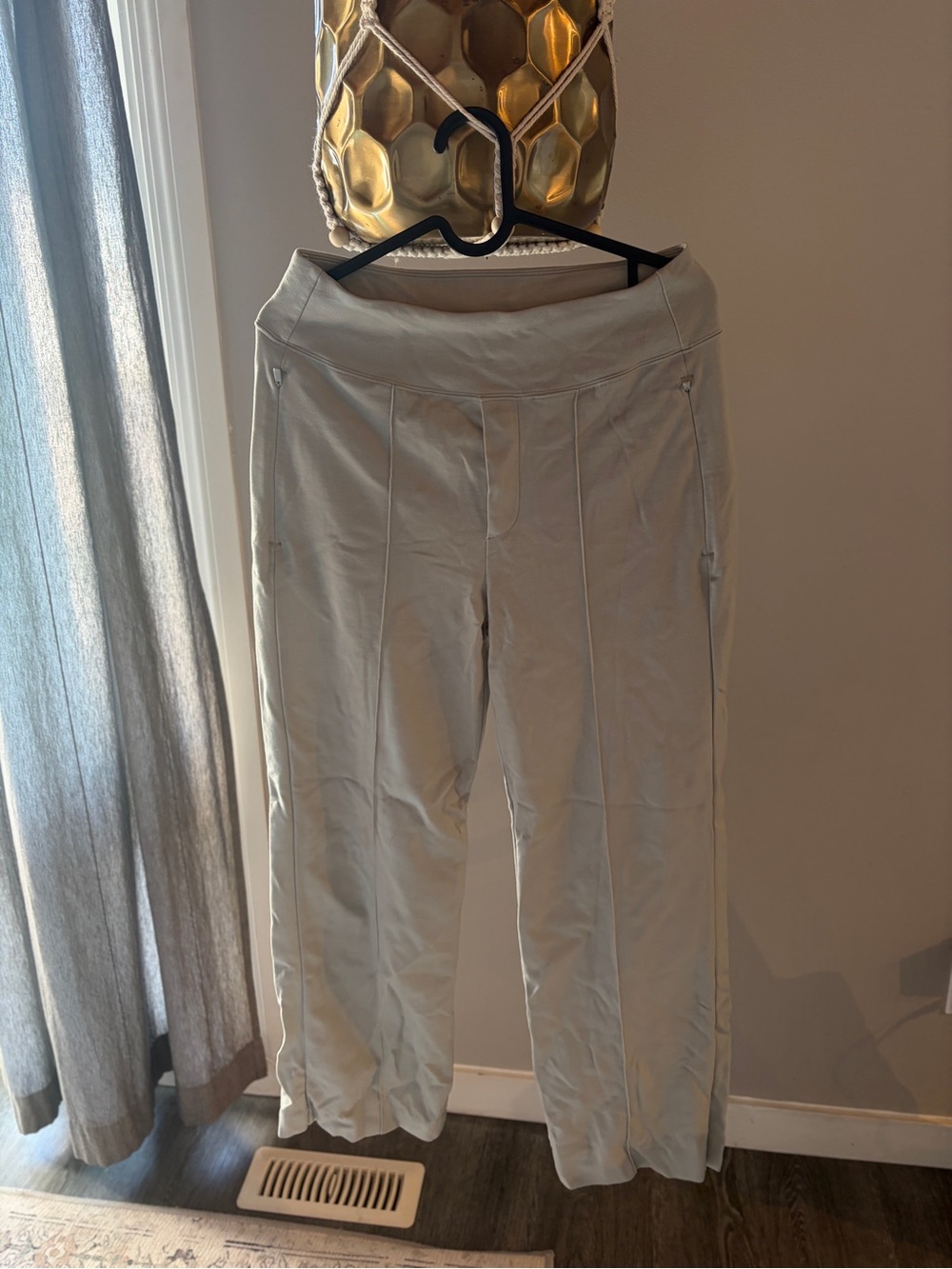 Women’s Athleta Cropped Athletic Trousers (Size 4)